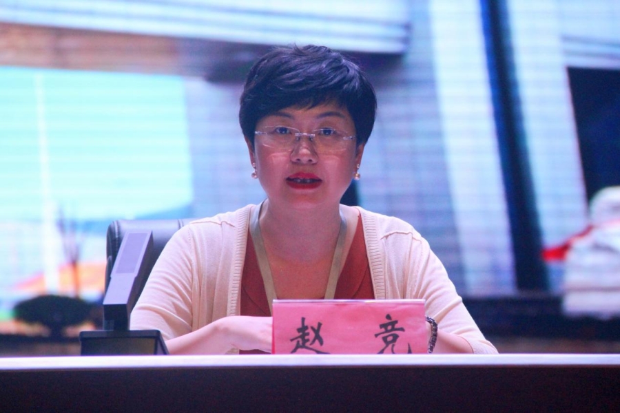 弦歌不輟育桃李，奮楫揚(yáng)帆啟新程 湖南幼專2025級新生開啟人工智能應(yīng)用軟件學(xué)習(xí)之旅